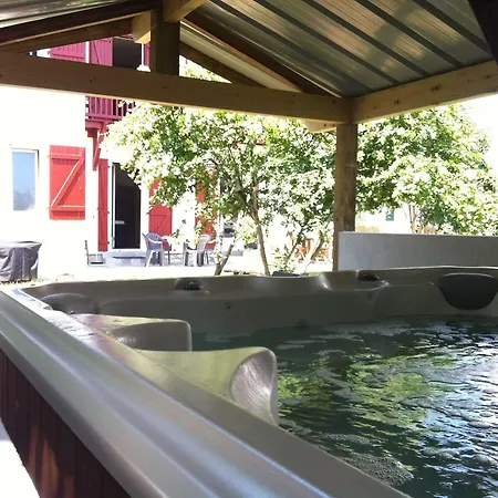 Aux Arènes De 3*