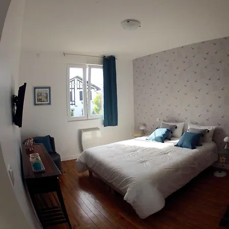 Aux Arenes De Bed & Breakfast Bayonne