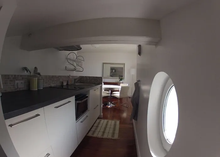 Aux Arenes De Bed & Breakfast