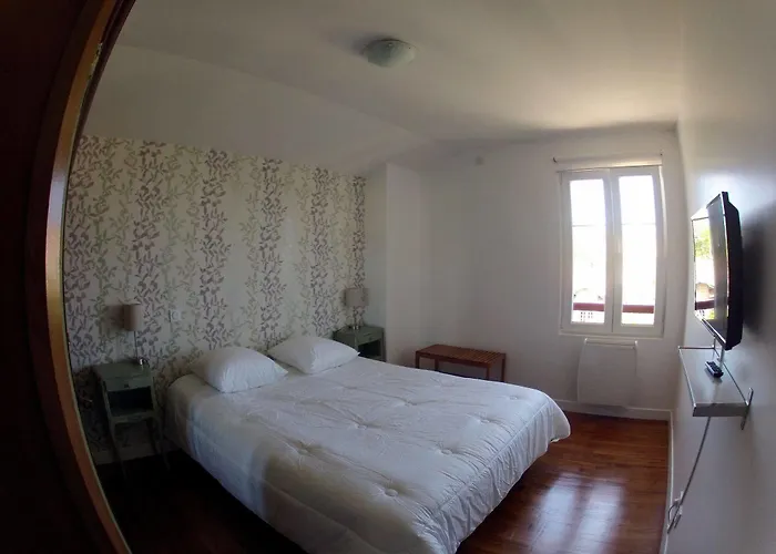 Aux Arenes De Bed & Breakfast Bayonne