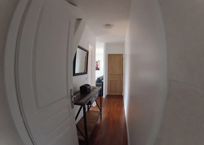 Bed & Breakfast Aux Arenes De 3*